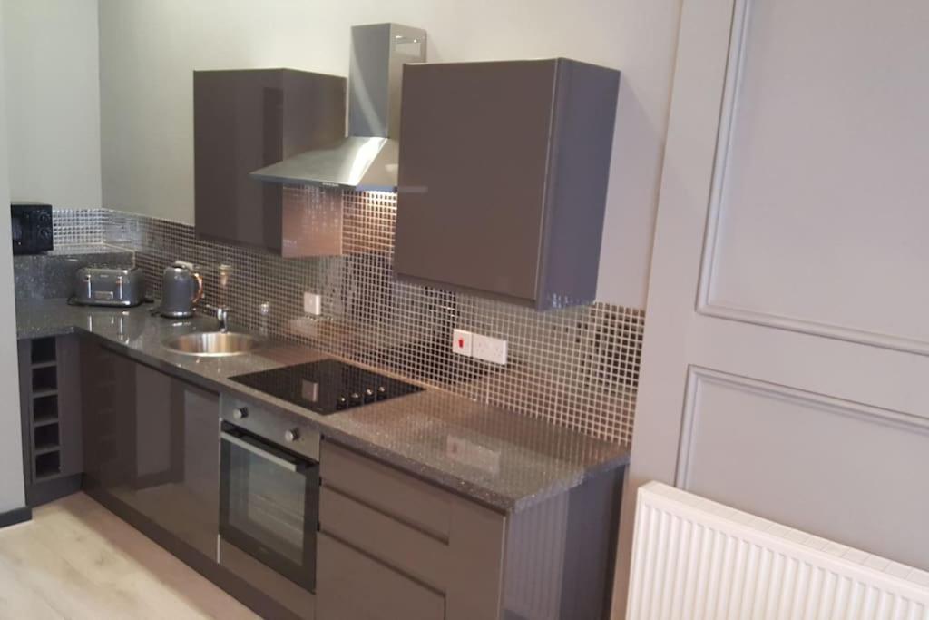 The V.I.P Suite - Sleeps 24! Best For Large Groups Liverpool Exterior photo