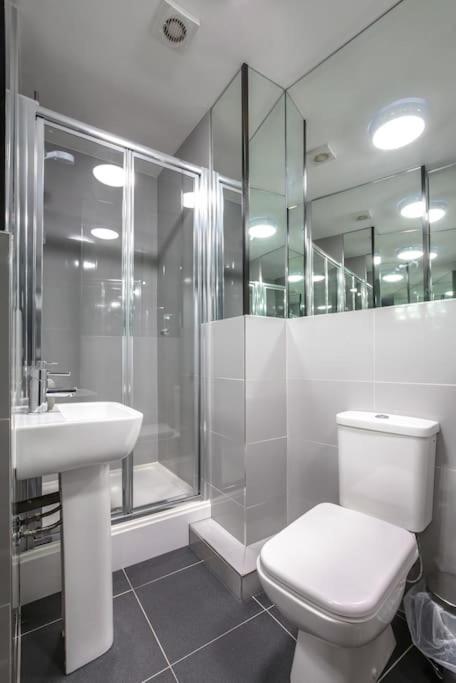 The V.I.P Suite - Sleeps 24! Best For Large Groups Liverpool Exterior photo