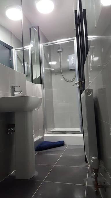 The V.I.P Suite - Sleeps 24! Best For Large Groups Liverpool Exterior photo