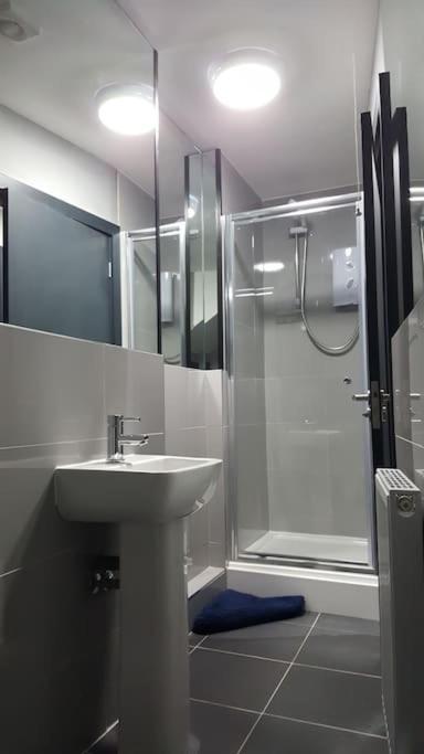 The V.I.P Suite - Sleeps 24! Best For Large Groups Liverpool Exterior photo